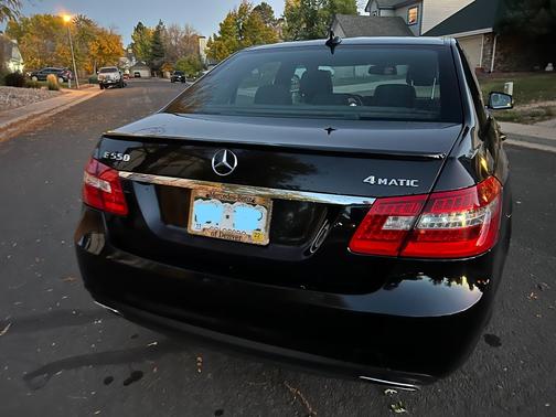 Photo 4 of 11 of 2011 Mercedes-Benz E-Class E 550 4MATIC