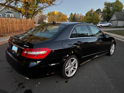 Photo 2 of 11 of 2011 Mercedes-Benz E-Class E 550 4MATIC