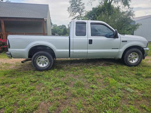 Silver 2001 Ford F-250 XL SuperCab Super Duty