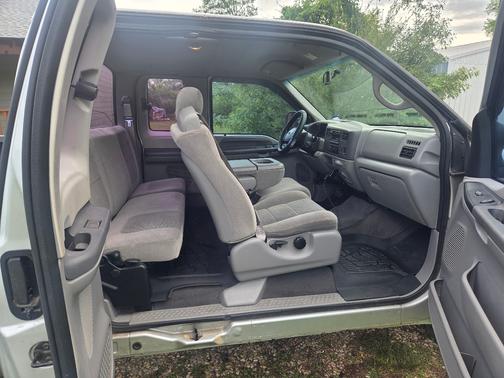 Silver 2001 Ford F-250 XL SuperCab Super Duty