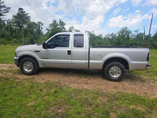 Silver 2001 Ford F-250 XL SuperCab Super Duty