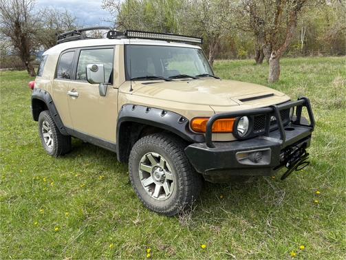 2014 Toyota FJ Cruiser Base