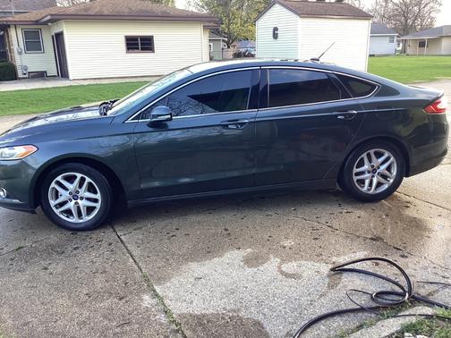 Green 2015 Ford Fusion SE