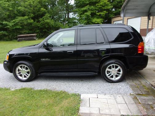 Black 2008 GMC Envoy Denali