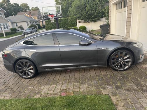 2016 Tesla Model S 90D