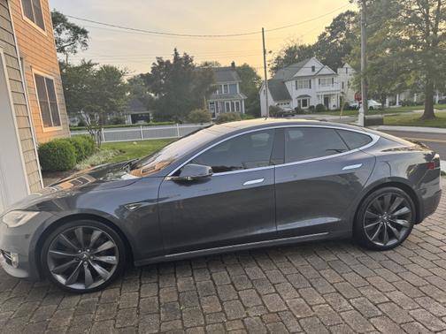 2016 Tesla Model S 90D