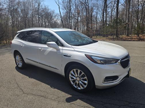 White 2018 Buick Enclave Premium