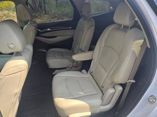 White 2018 Buick Enclave Premium