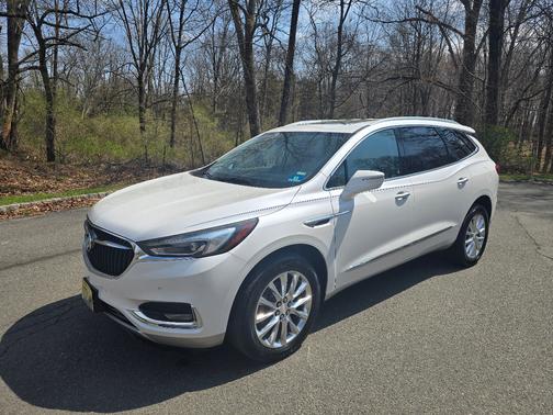 White 2018 Buick Enclave Premium