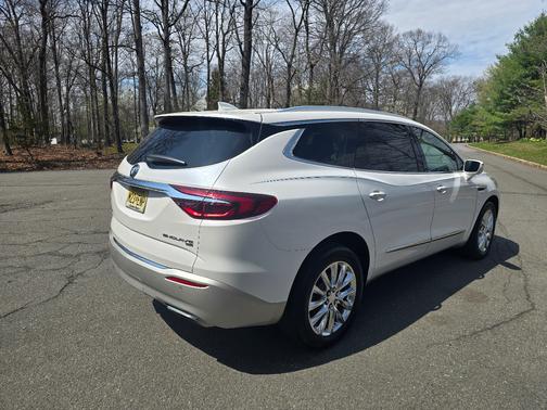 White 2018 Buick Enclave Premium