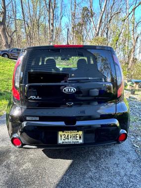 Black 2016 Kia Soul +
