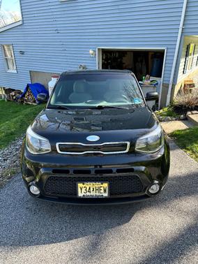 Black 2016 Kia Soul +