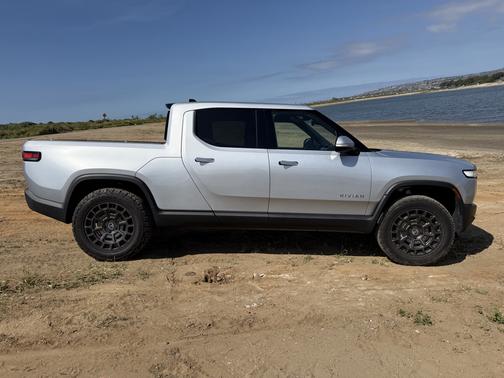 2023 Rivian R1T Adventure Performance Dual-Motor Large Package