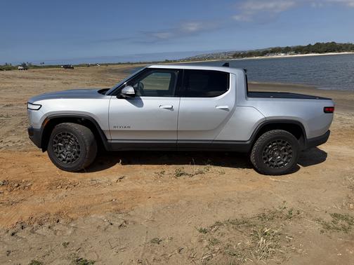 2023 Rivian R1T Adventure Performance Dual-Motor Large Package