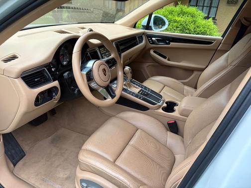 White 2016 Porsche Macan Macan S