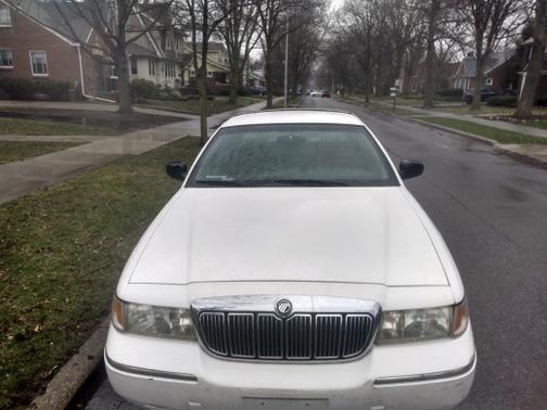 Photo 3 of 6 of 2000 Mercury Grand Marquis LS