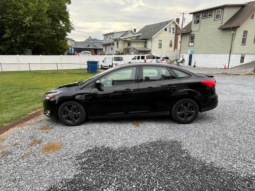 Black 2018 Ford Focus SE