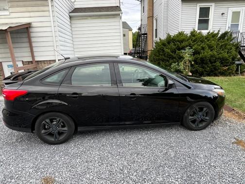 Black 2018 Ford Focus SE
