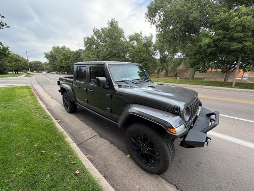 Gray 2025 Jeep Gladiator Nighthawk