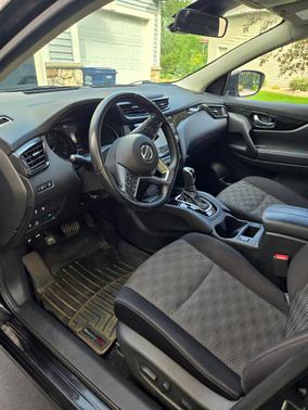 Black 2019 Nissan Rogue Sport SV