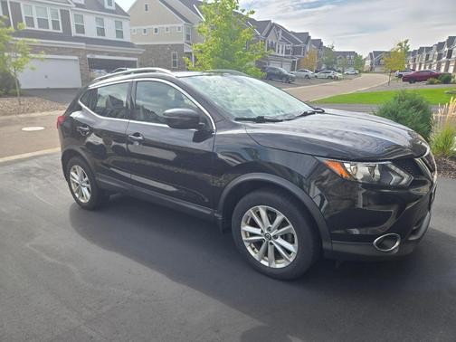 Black 2019 Nissan Rogue Sport SV