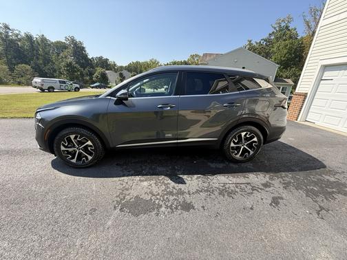 Gray 2023 Kia Sportage Hybrid EX