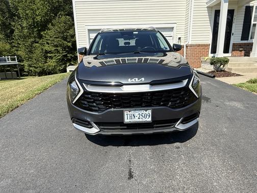 Gray 2023 Kia Sportage Hybrid EX