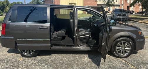 2015 Chrysler Town & Country S