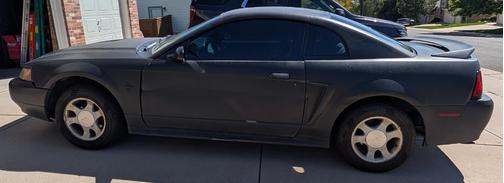 Black 2000 Ford Mustang Base