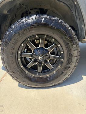 White 2017 Toyota Tacoma SR5