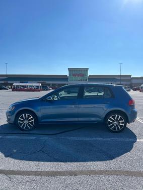 Blue 2015 Volkswagen Golf TSI SE 4-Door