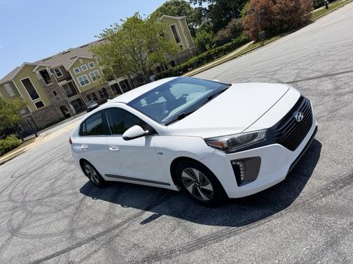 White 2018 Hyundai IONIQ Hybrid SEL