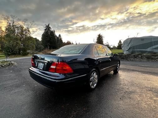 2001 Lexus LS 430 Base