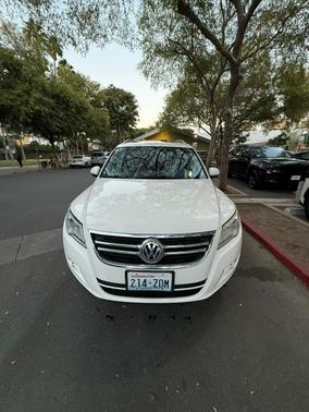 White 2009 Volkswagen Tiguan SE
