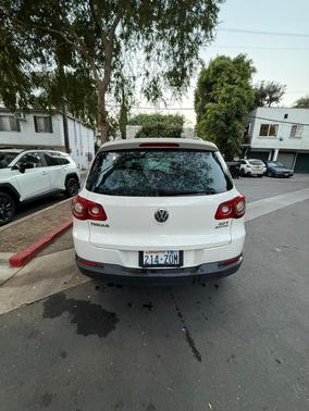 White 2009 Volkswagen Tiguan SE