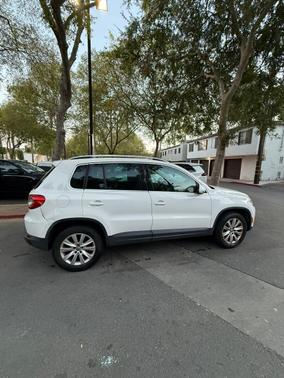 White 2009 Volkswagen Tiguan SE