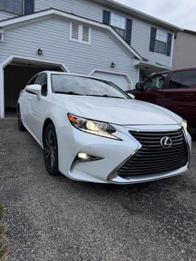 White 2016 Lexus ES 350 Base
