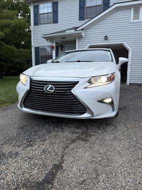 White 2016 Lexus ES 350 Base