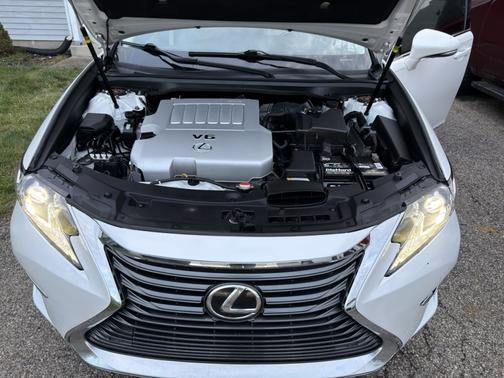 White 2016 Lexus ES 350 Base