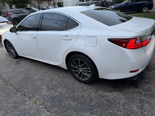 White 2016 Lexus ES 350 Base