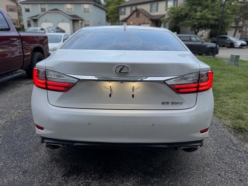White 2016 Lexus ES 350 Base