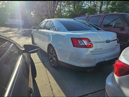 White 2011 Ford Taurus SEL