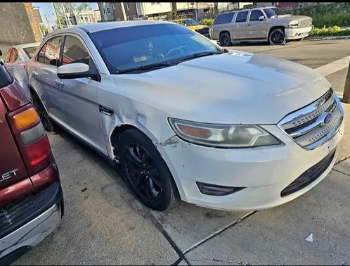 White 2011 Ford Taurus SEL