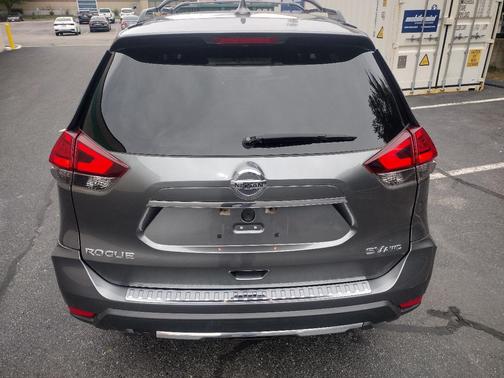 Gray 2017 Nissan Rogue SV