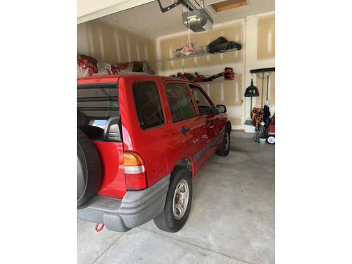 2000 Chevrolet Tracker Base