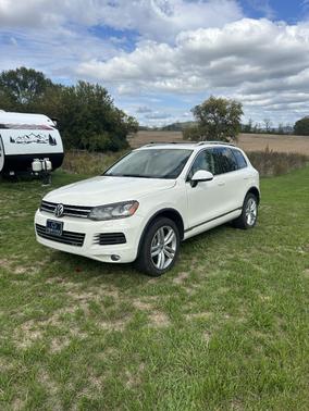 White 2011 Volkswagen Touareg VR6 Executive