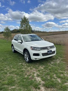 White 2011 Volkswagen Touareg VR6 Executive