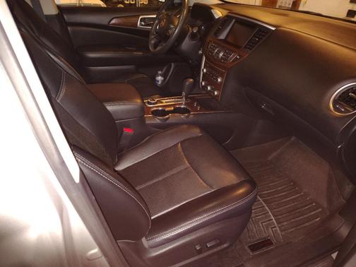 Silver 2017 Nissan Pathfinder Platinum