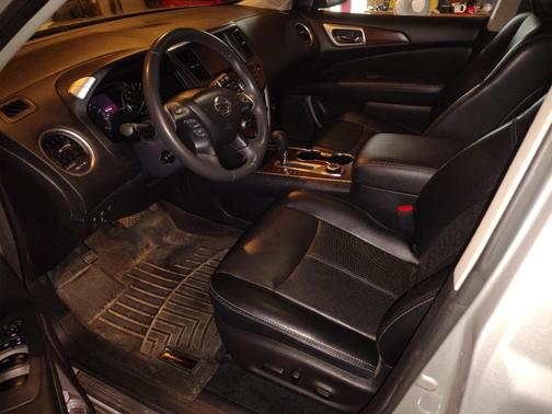 Silver 2017 Nissan Pathfinder Platinum