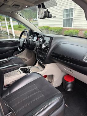 Black 2016 Chrysler Town & Country Limited